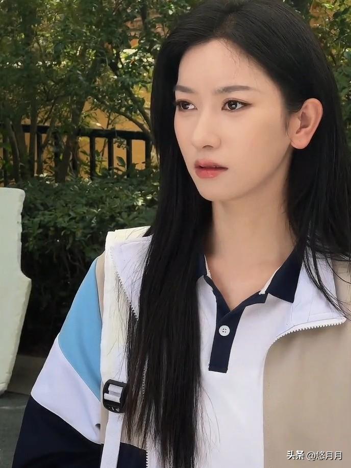 真的被吓到了！
短剧演员张张在片场出事了。
 
3月5号拍躺戏，
一台快一人高的