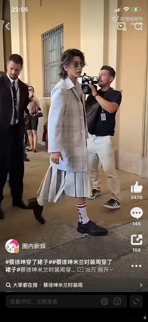 蔡徐坤穿了裙子谁规定裙摆只能是女孩子的专属？蔡徐坤在米兰时装周这身造型，直接把优