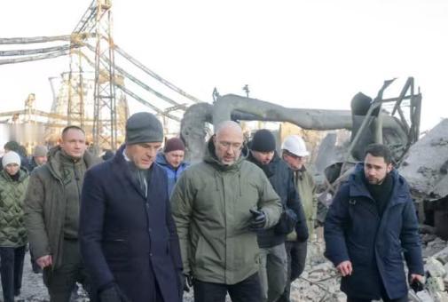 彻底被摧毁，乌克兰首都基辅一热电厂在3日凌晨俄罗斯的袭击中彻底被摧毁。
 
乌克