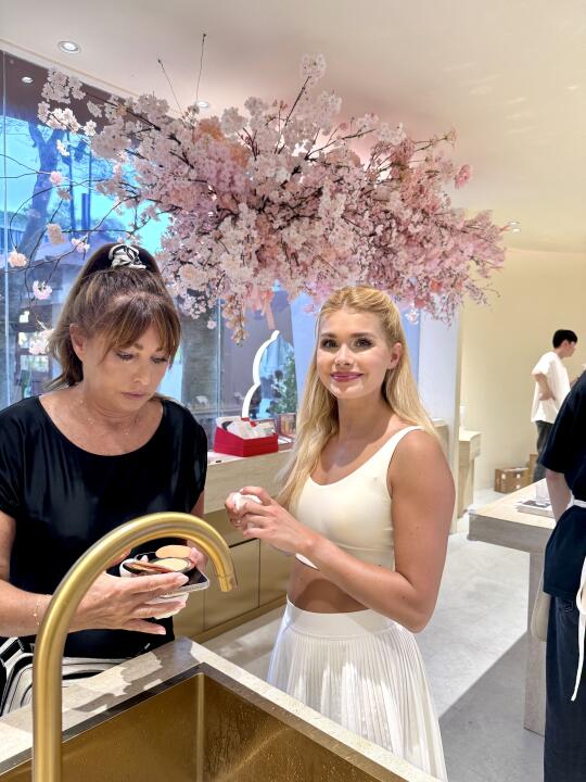 帕姐真的好像芭比娃娃！！好美！！