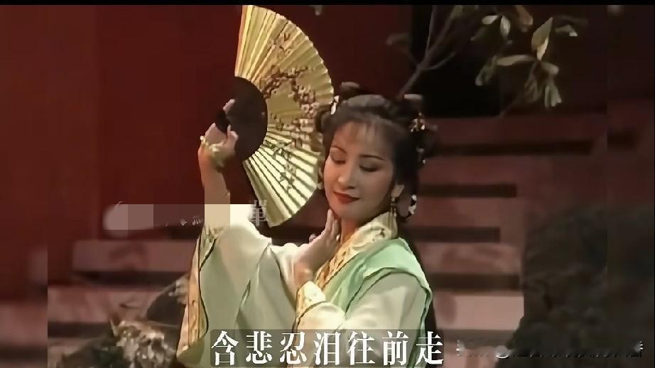 1986年，香港TVB和东华三院合办的慈善晚会《欢乐满东华》，罗文亲自编排了黄梅