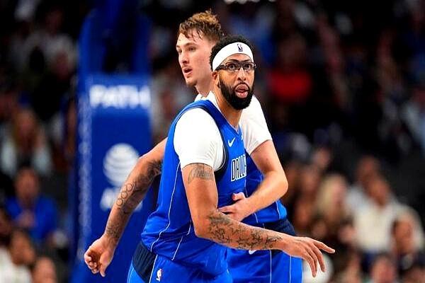 戴维斯一回来，独行侠立马不一样了。

之前还蔫头巴脑的，现在直接一波三连胜，干掉