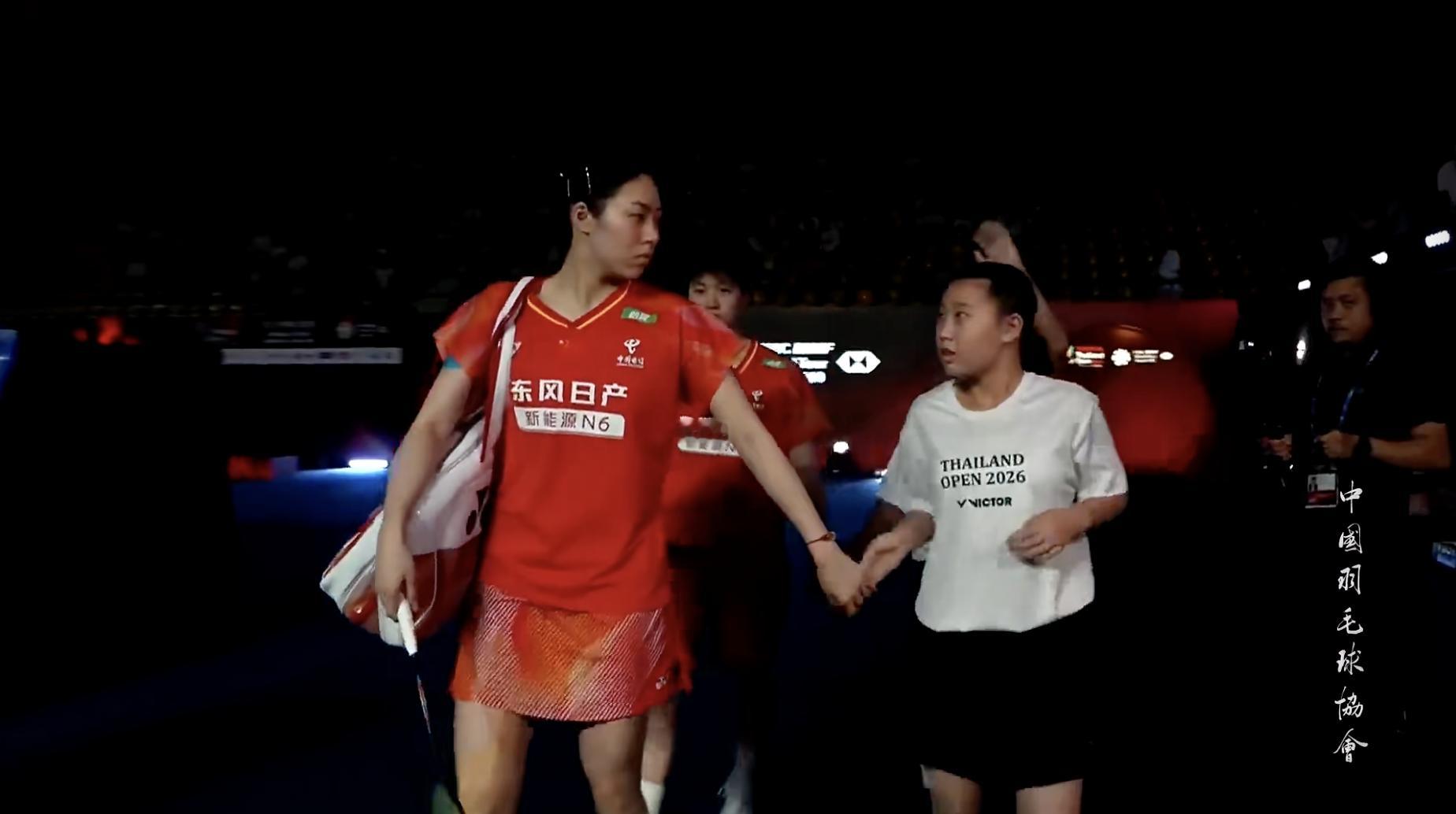 鲍骊婧/曹梓涵🇨🇳 vs 🇯🇵岩永铃/中西贵映，女双决赛马上开始！202