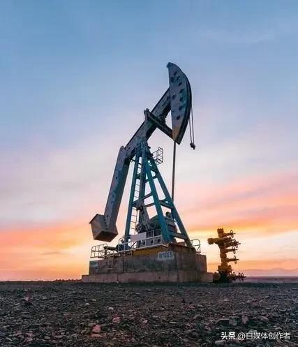 13年首遇油价临时调控！加满一箱省50元，油电市场却现反转
 
3月23日24时