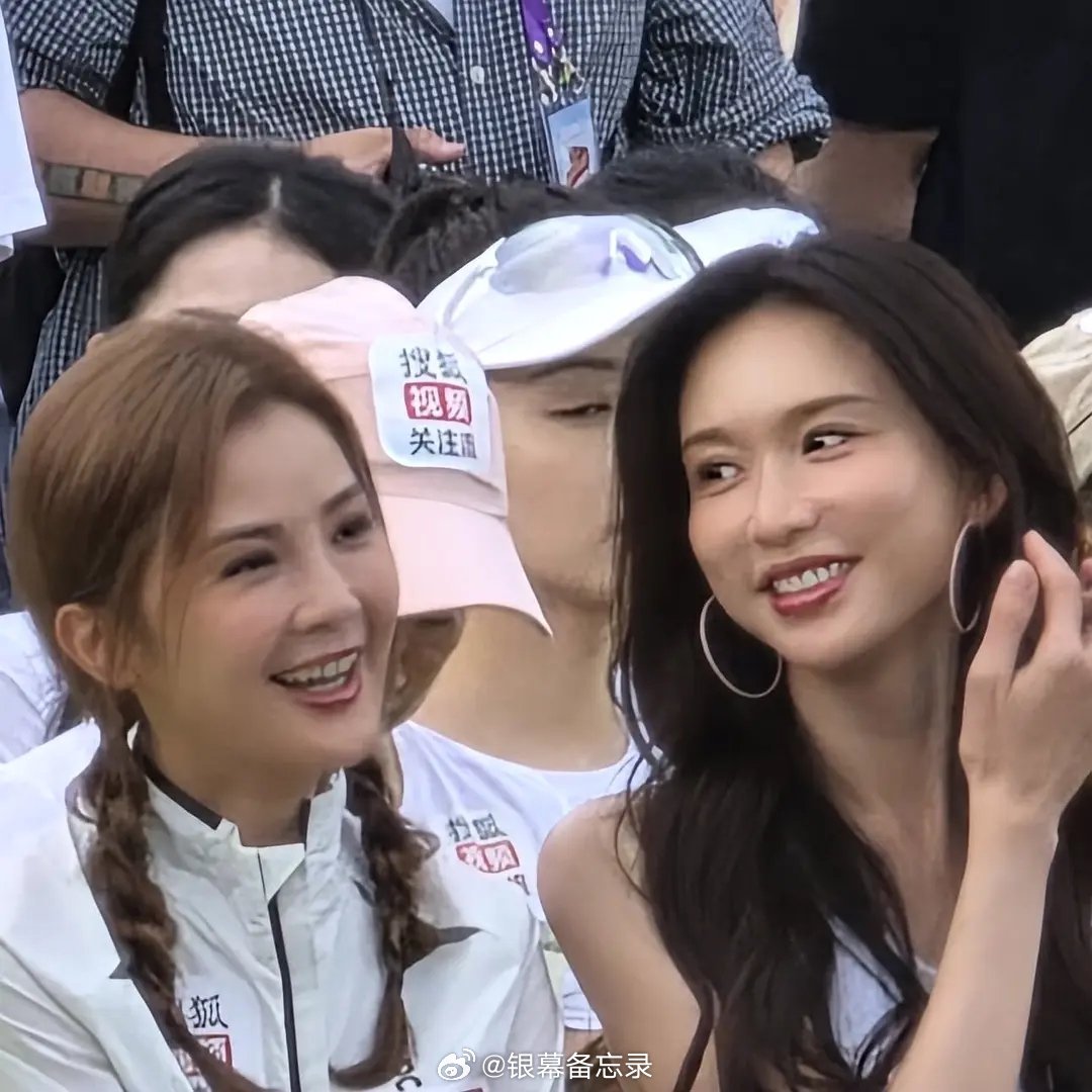 阿Sa跟林志玲同框，俩人一看就都做过不少医美，结果反而阿Sa看着比林志玲还显年纪