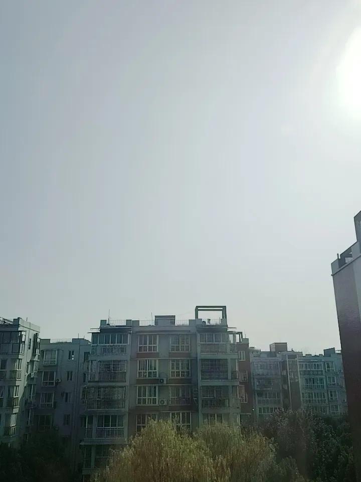 最近听到这么一句话，不要在意别人说什么，只用在意自己的选择。

如果你选择放下，