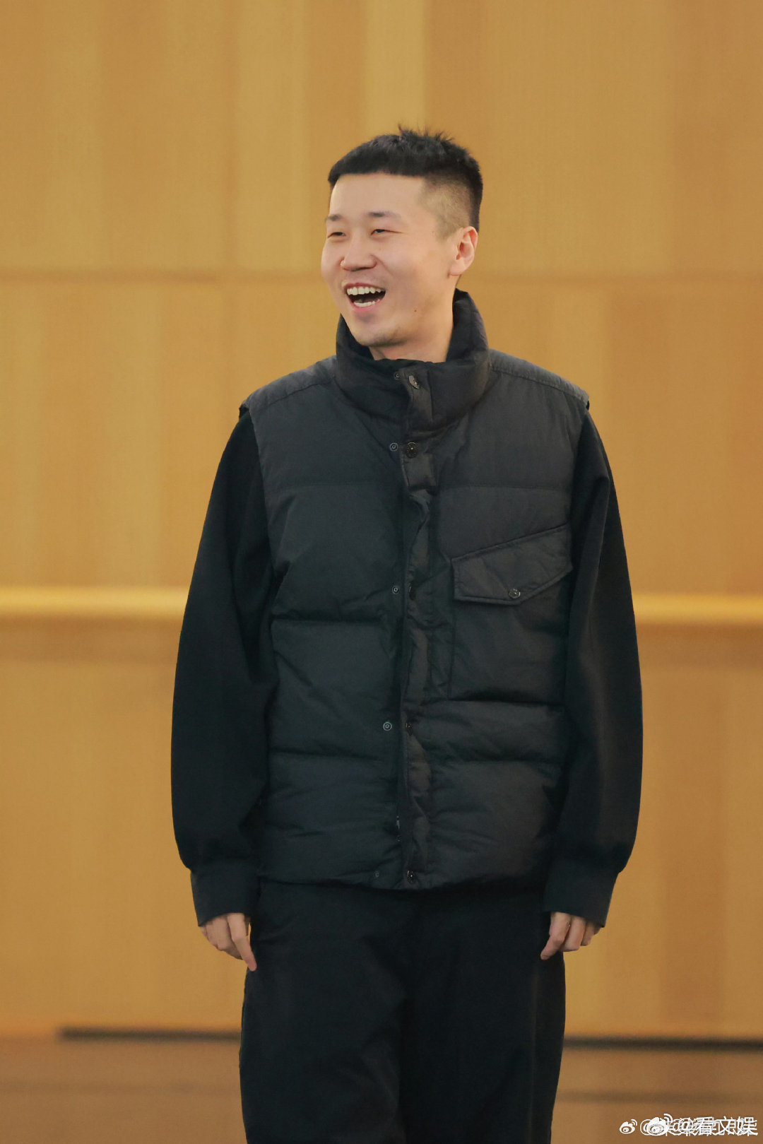 黄晓明杨九郎极限拉扯黄晓明叫杨九郎哥不要跟别人比，还是非常开心的一件事，对吧九郎