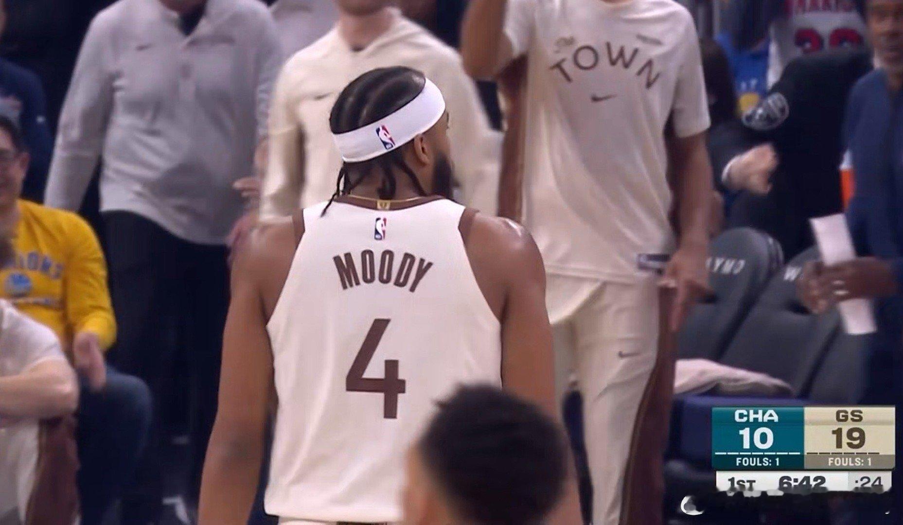 穆迪三分回来了，自信的背影🔥 