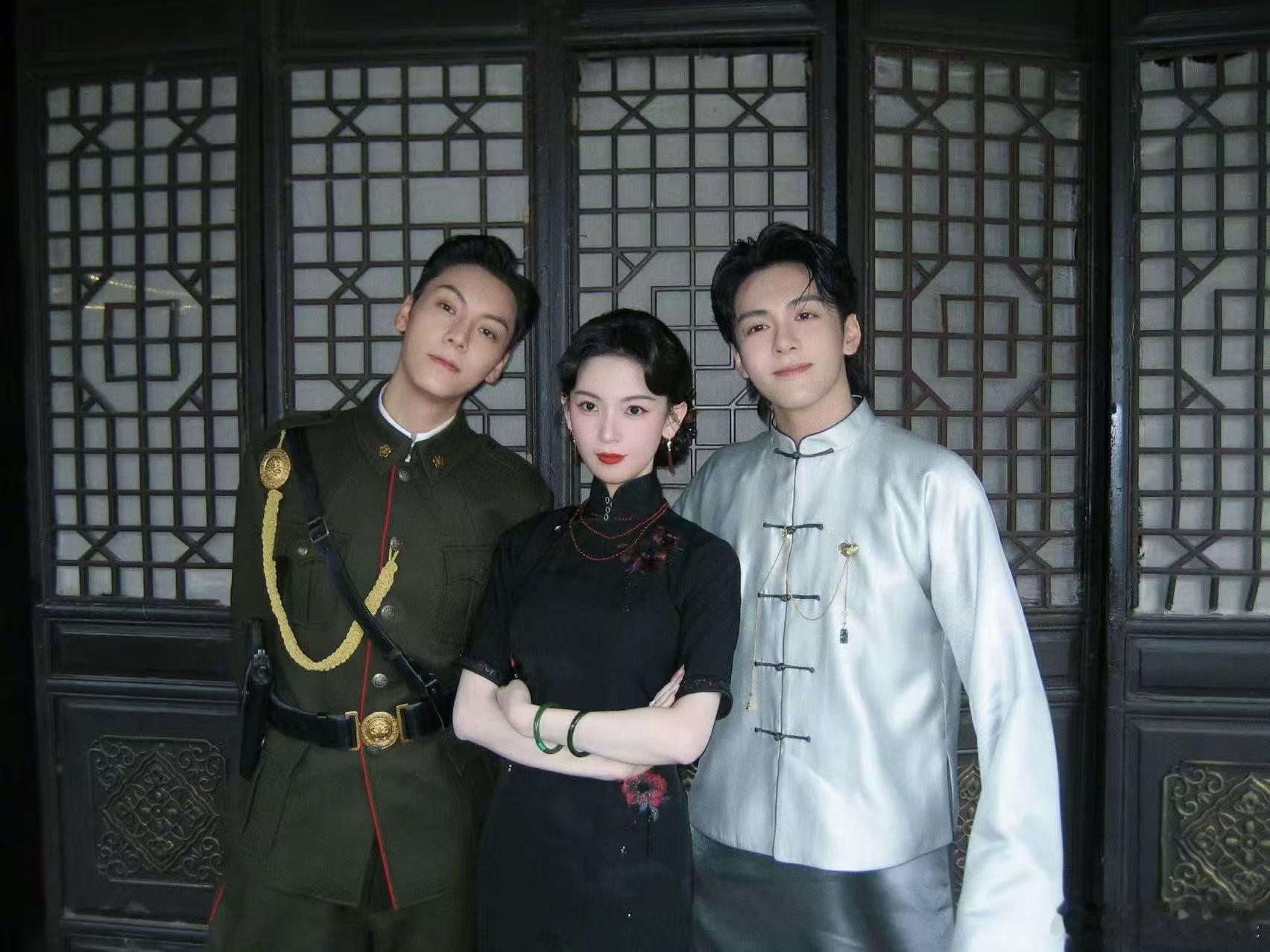 陈瑶发了和曾舜晞陈伟霆合照 陈瑶发了和曾舜晞陈伟霆合照，没有想到今天居然还能看到