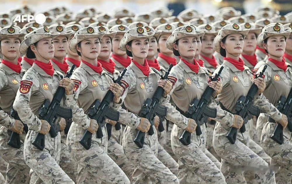 法新社出图法新社今年的水平不行啊（图1-3），那种暗黑美学的神图呢？相比之下新华