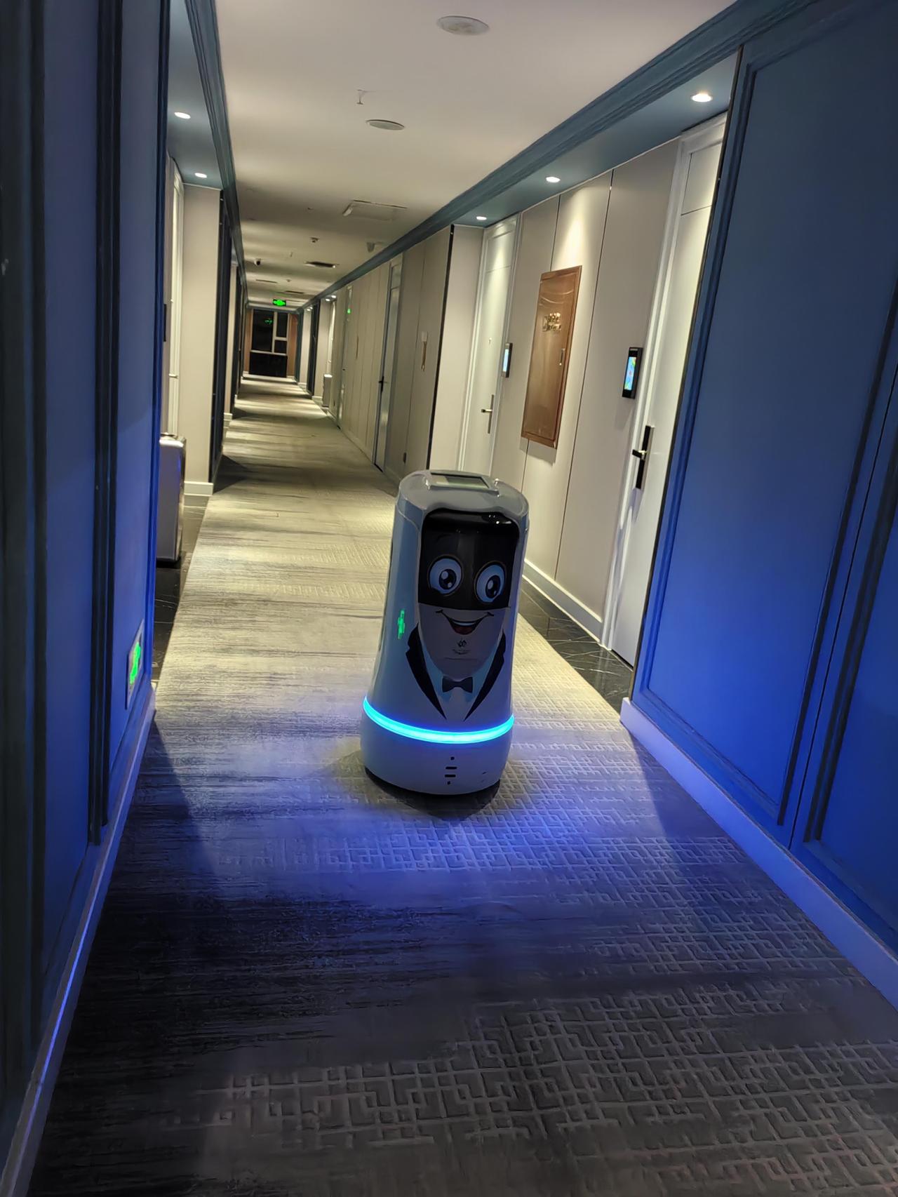 清华大学教授一语道破：搞无人驾驶汽车、无人酒店、饭店机器人都不奇怪，但现在的智能