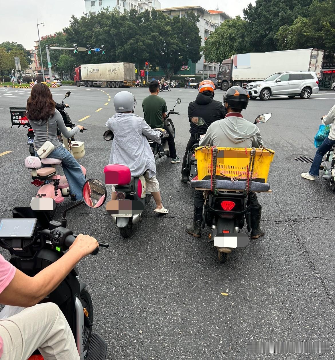 每天都是重复着日子，忙忙碌碌又没有什么收获，很多人确实比较容易陷入麻木不仁的状态