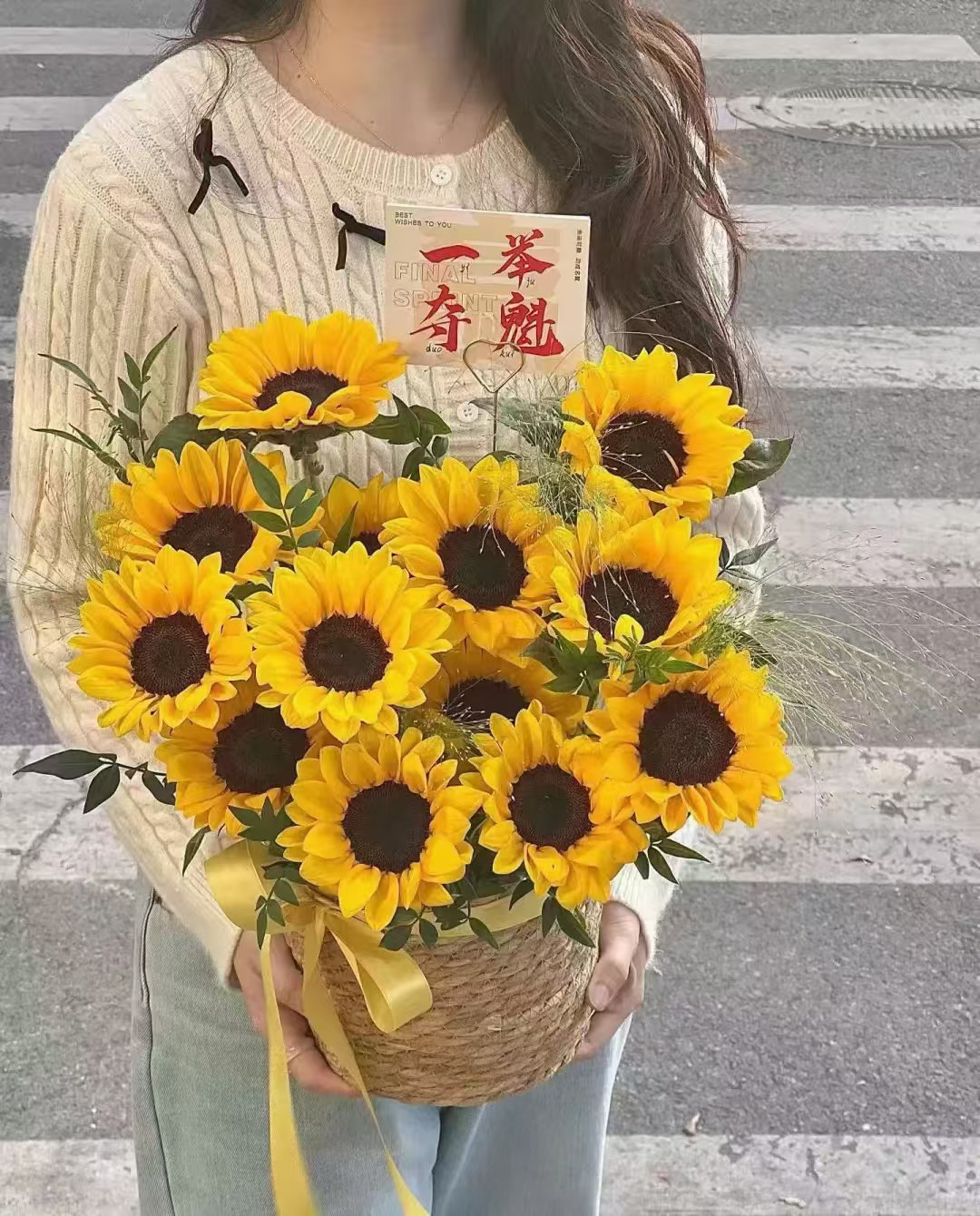 商家回应高考期间向日葵爆单 这其实也能够很好的折射出当代家长对高考仪式感的极致追