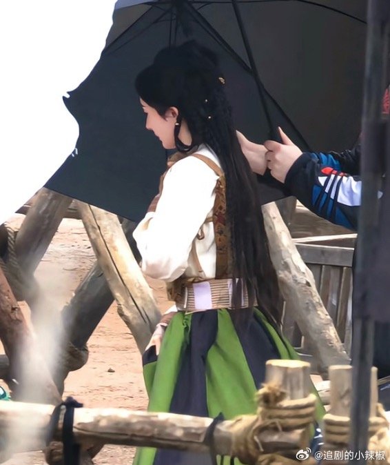 杨幂《江山大同》路透，最新古装造型来啰 