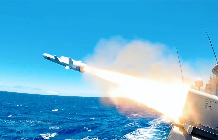 普京曾用一句话让全世界安静下来，他说美国的“战斧”导弹要是敢碰俄罗斯一下，那么报