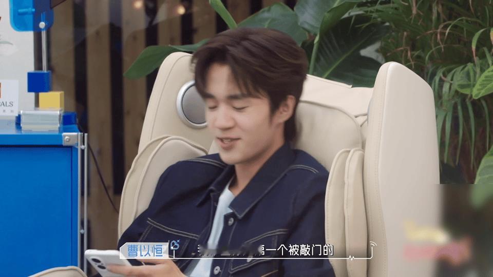 恒怡cp把约会过成了偶像剧心动的信号 曹以恒为了1v1约会舍弃了第二张卡，崔凯怡