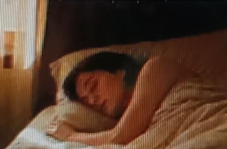 听说艾叶肿醒可能是气血不足，还挺有道理的。我之前用艾叶泡脚后，第二天起来眼皮都肿