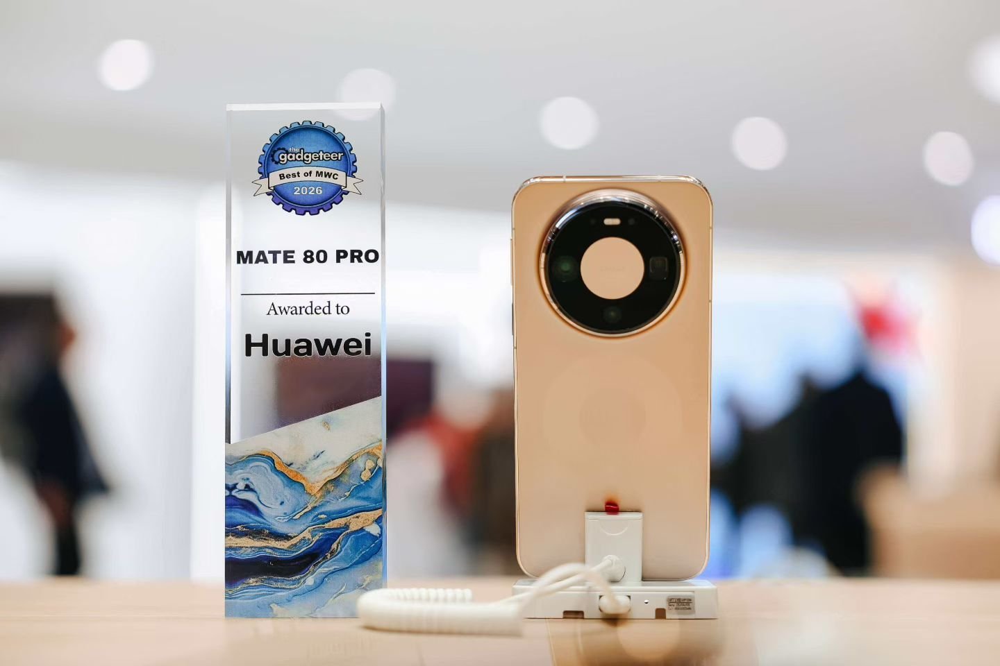 华为Mate80系列大奖拿到手软。在MW2026大会上亮相的Mate80系列mw