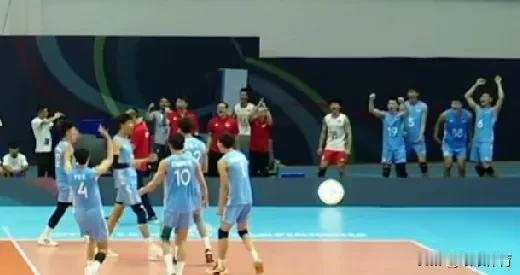 【U19世界男排锦标赛B组小组赛第一场中国-日本】
中国队第一局在开局2-6落后