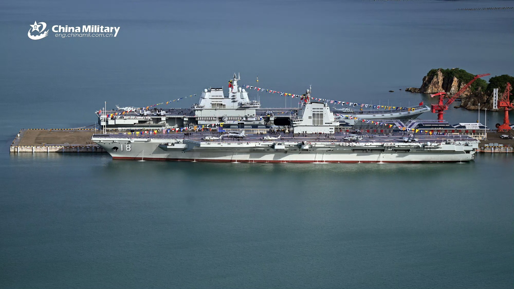 18涂的位置比山东舰靠前，逼死强迫症[允悲] ​​​