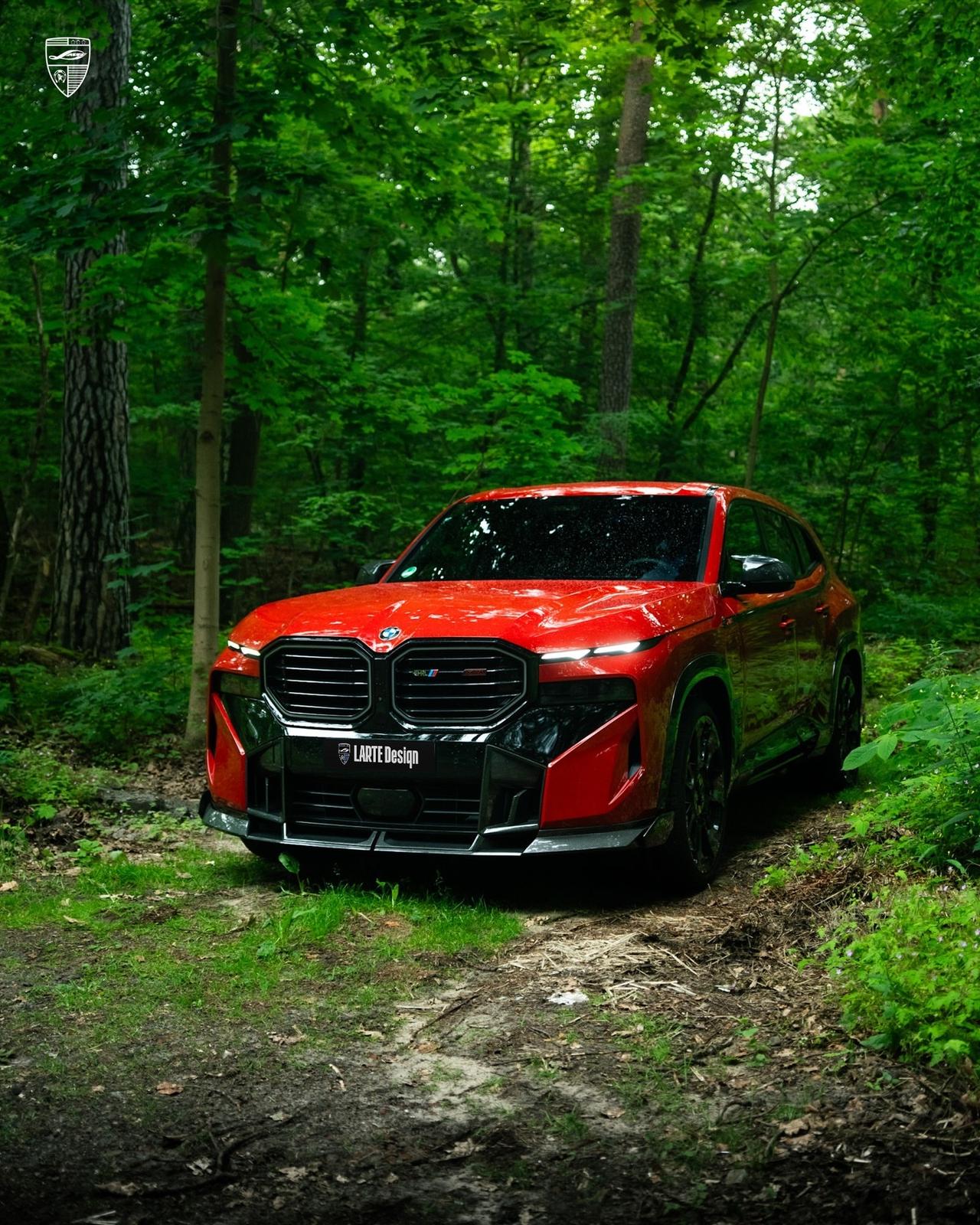 多伦多红BMW XM G09配备了全套LARTE Design碳纤维套件，将存在