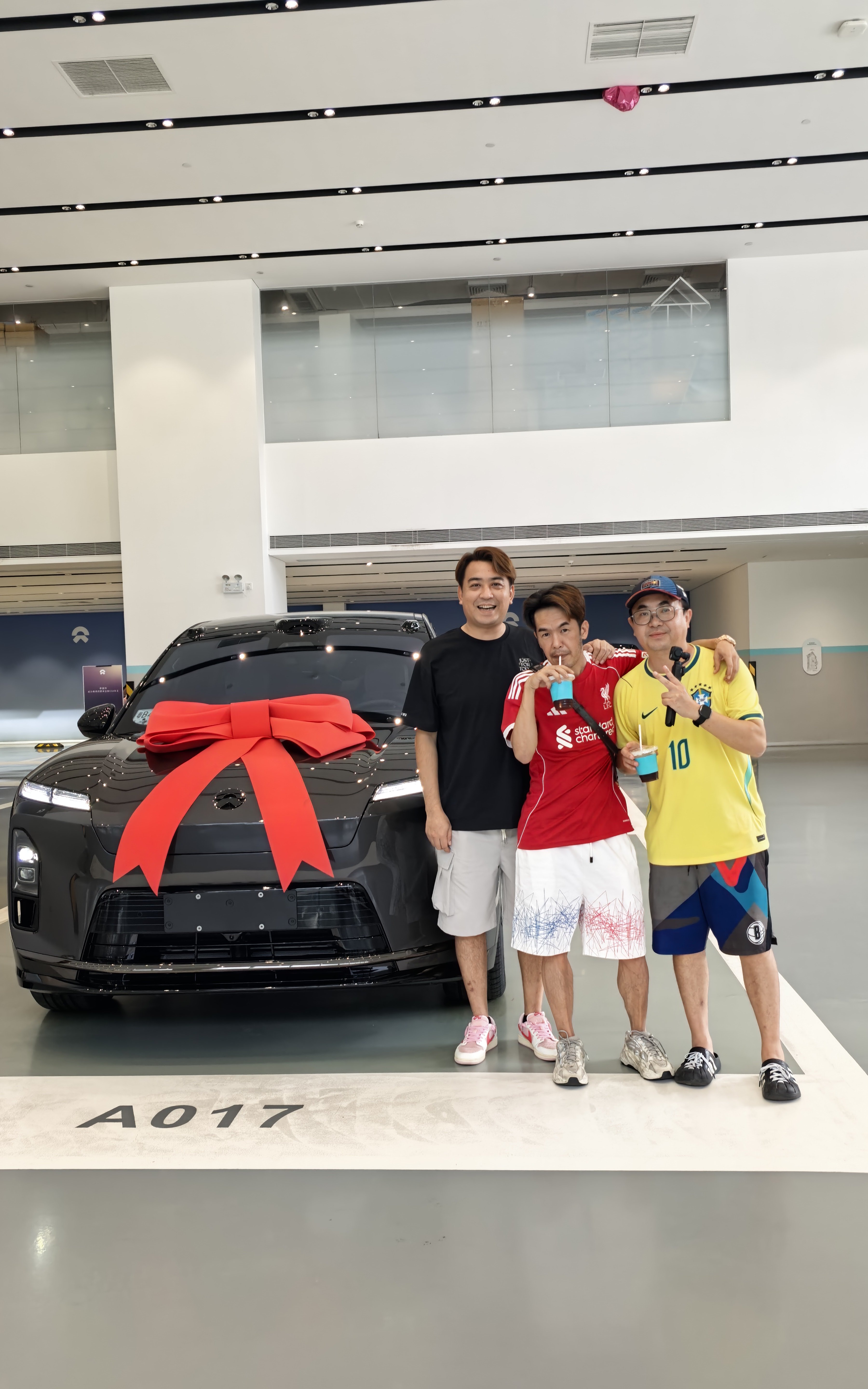 提车完毕，又贡献一台蔚来ES8大v聊车 深圳·蔚来交付中心(深圳坂田)