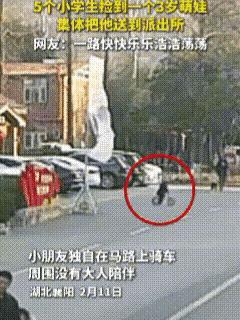 “她们还是孩子”！湖北襄阳这5个小学生，真的把人暖到了！在路口玩耍时，一眼看到车