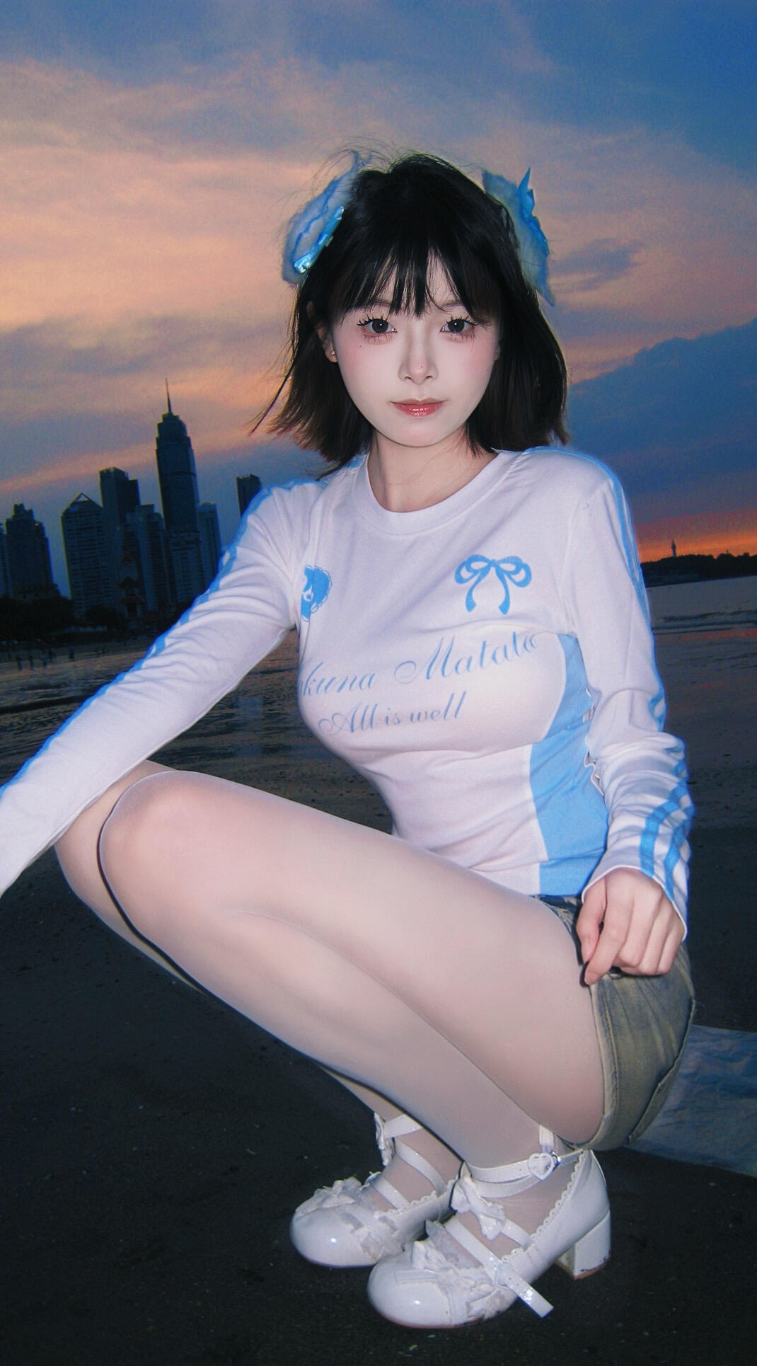 海里抓到小强放保温杯里当大枣