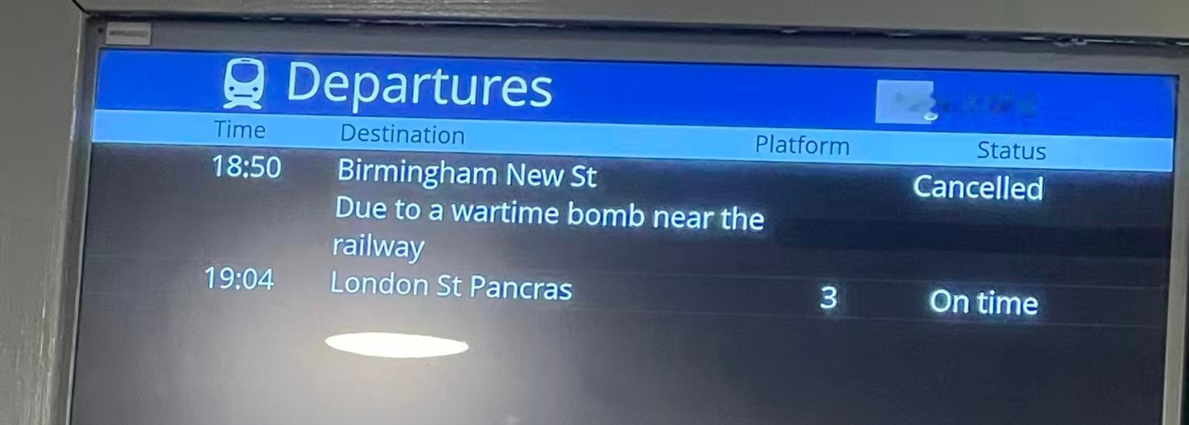 不愧是伯明翰火车取消原因是在铁轨边上发现了个战时的炸弹  汤米·谢尔比放的吧 