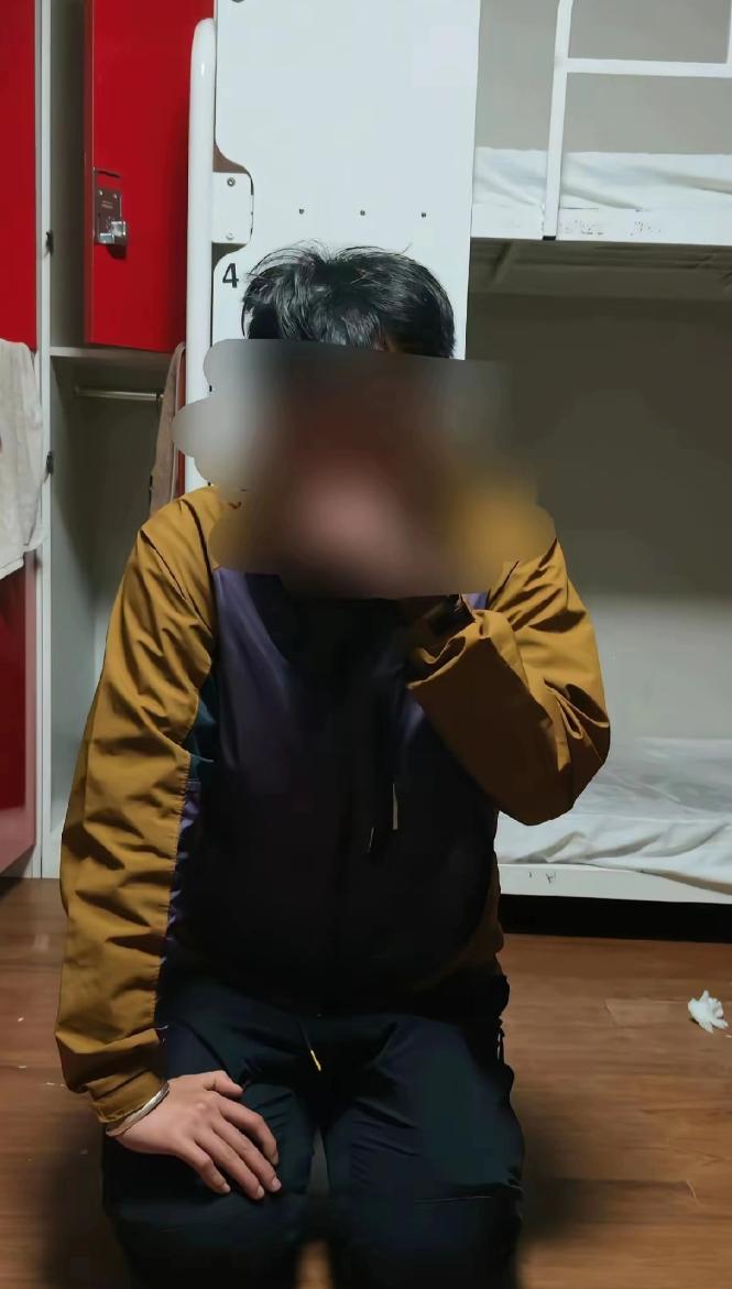一个 22 岁的中国女孩，在韩国的青旅里醒来，发现自己的身上、脸上、头发上全是别