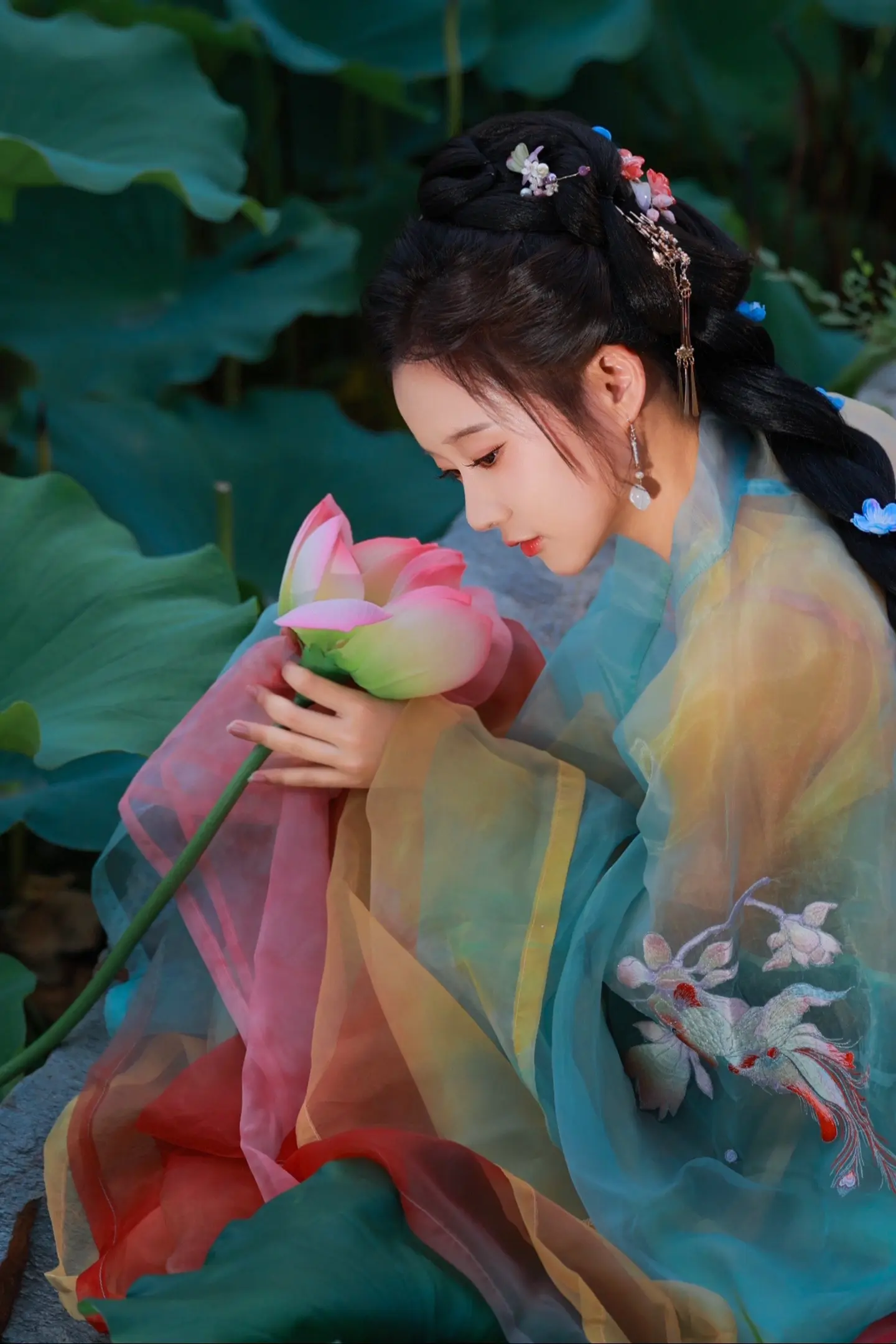 小鲤鱼，岸上好玩吗？