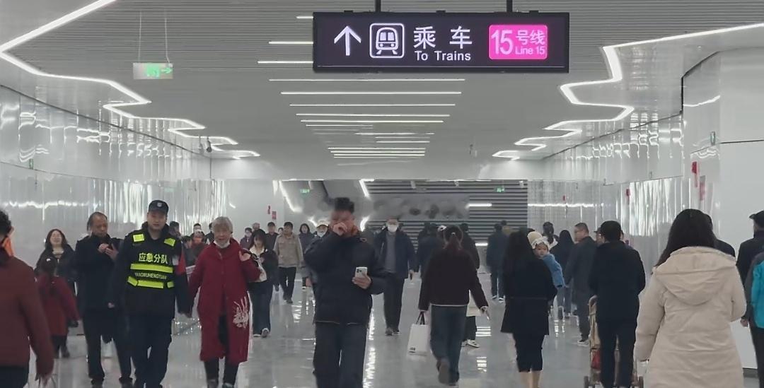 早呀、今天是2026年1月28日 星期三
农历乙巳【蛇】年腊月初十
地铁客流数据