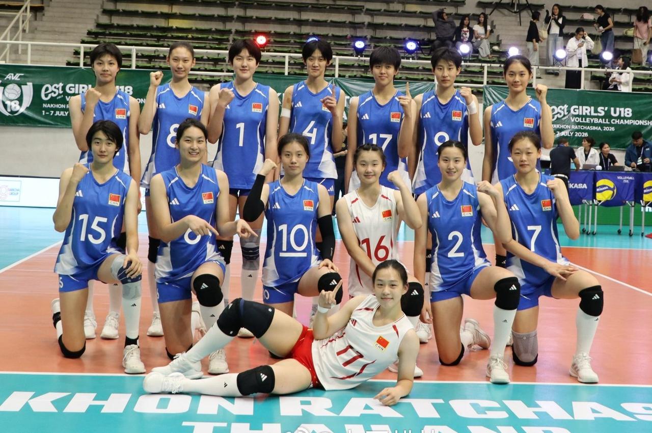 U18女排亚锦赛，中国女排3-0横扫哈萨克斯坦，三局比分25-15、25-6、2