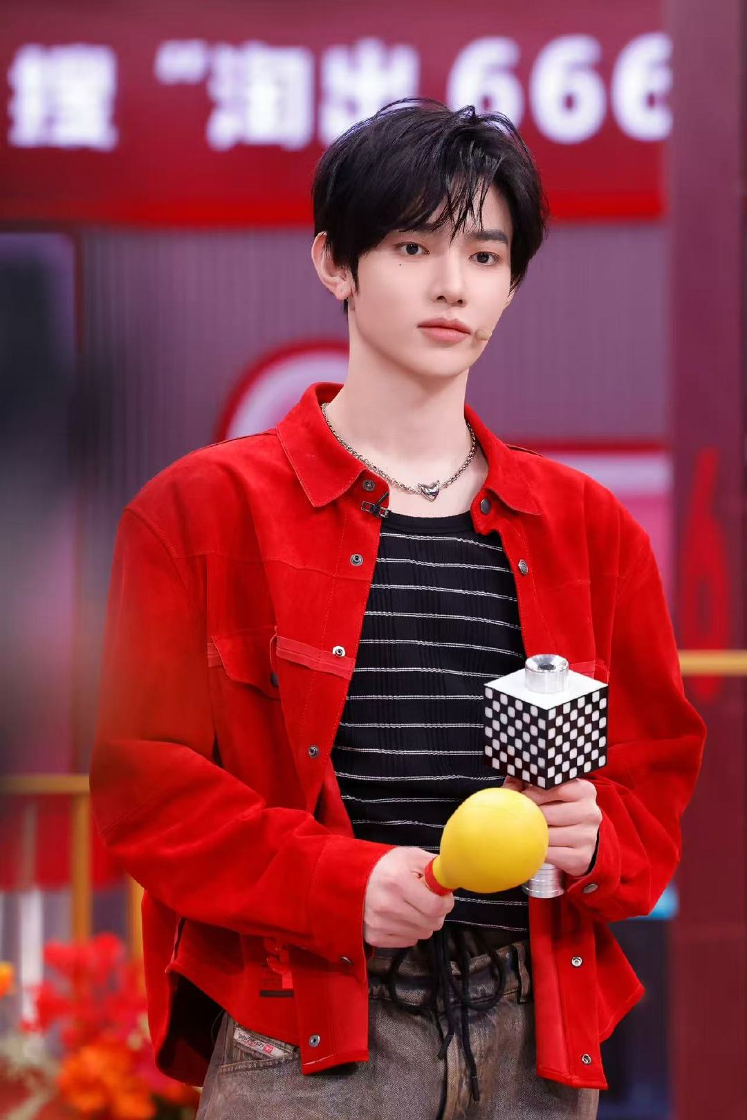 你好星期六今晚有章昊章昊又唱又跳是基本操作你好星期六今晚有章昊章昊