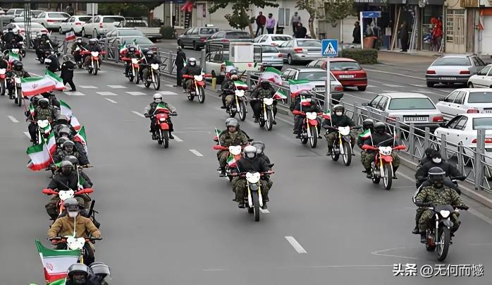 德黑兰的民众自发的上街巡逻，这就是人心齐，泰山移，心往一处想，劲儿往一处使，就能