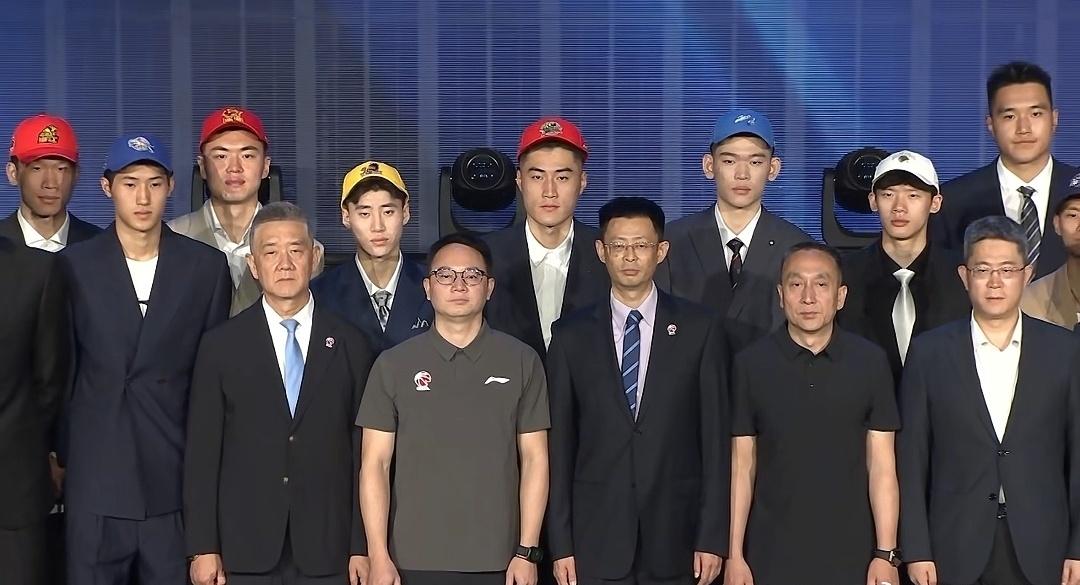 2026CBA选秀大会举办的非常成功！各位篮协CBA领导脸上洋溢着幸福的笑容！