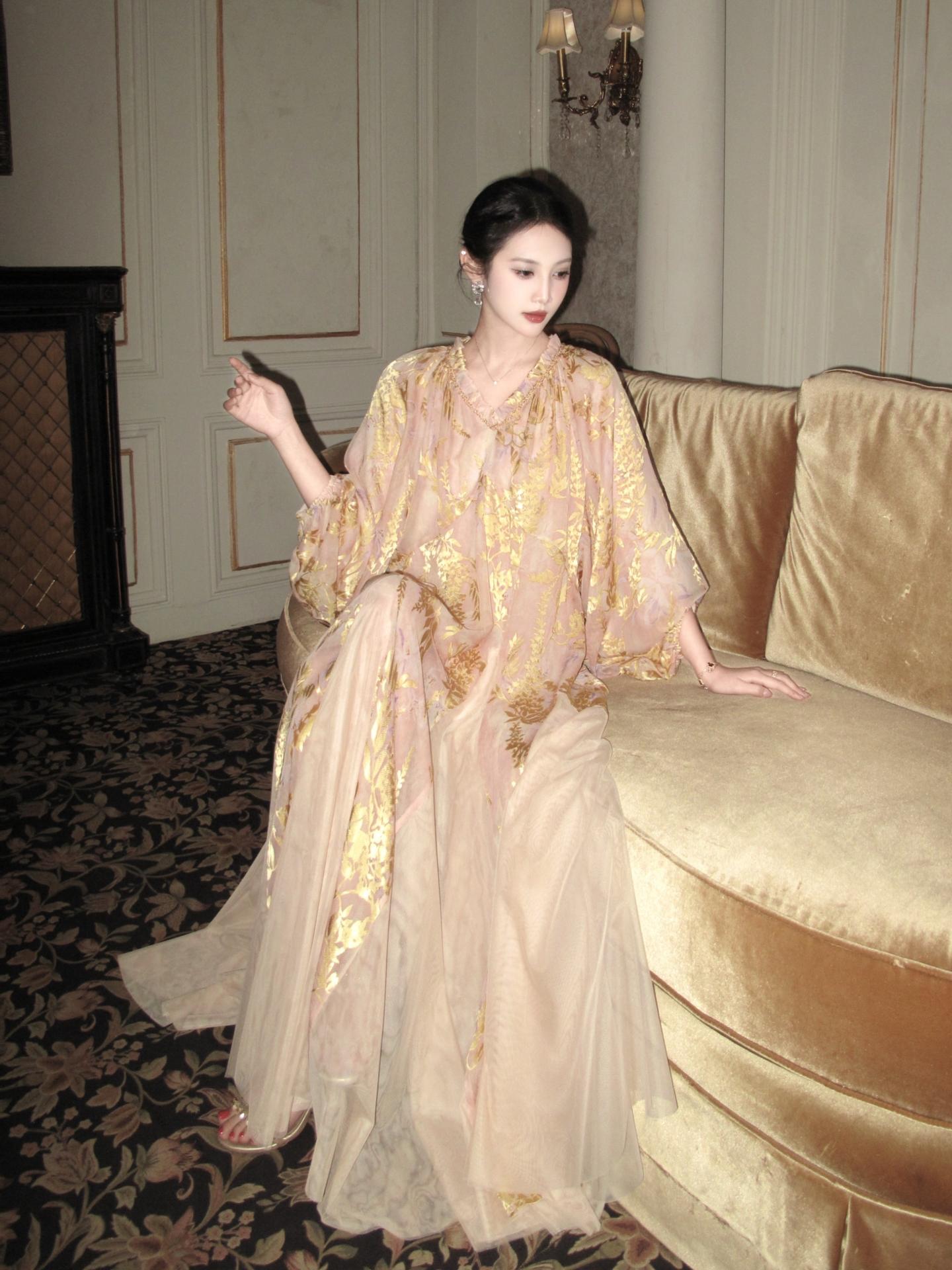 你像二十一世纪残留的木质春⚜️。