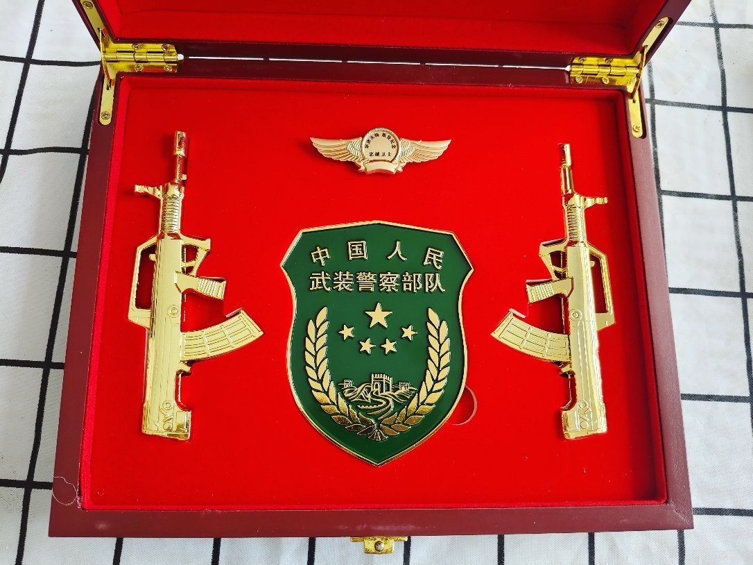 【哨位抽奖 】八一建军节  你们最期待的抽奖来啦！关注我，转发并评论本条，留下你