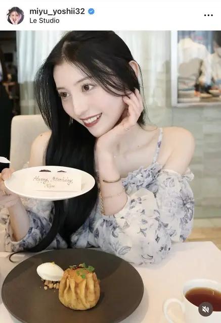 尽情欣赏各种美
随着年龄增长
在环境和想法不断变化的过程中
吉井美优从偶像成功转