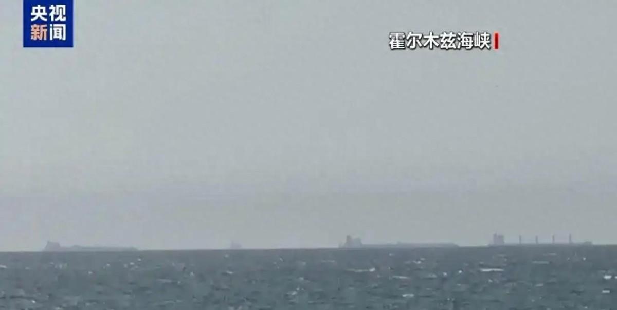 特朗普急得跳脚，喊话英国派军舰去霍尔木兹海峡“护航”，结果斯塔默首相只甩出 8 