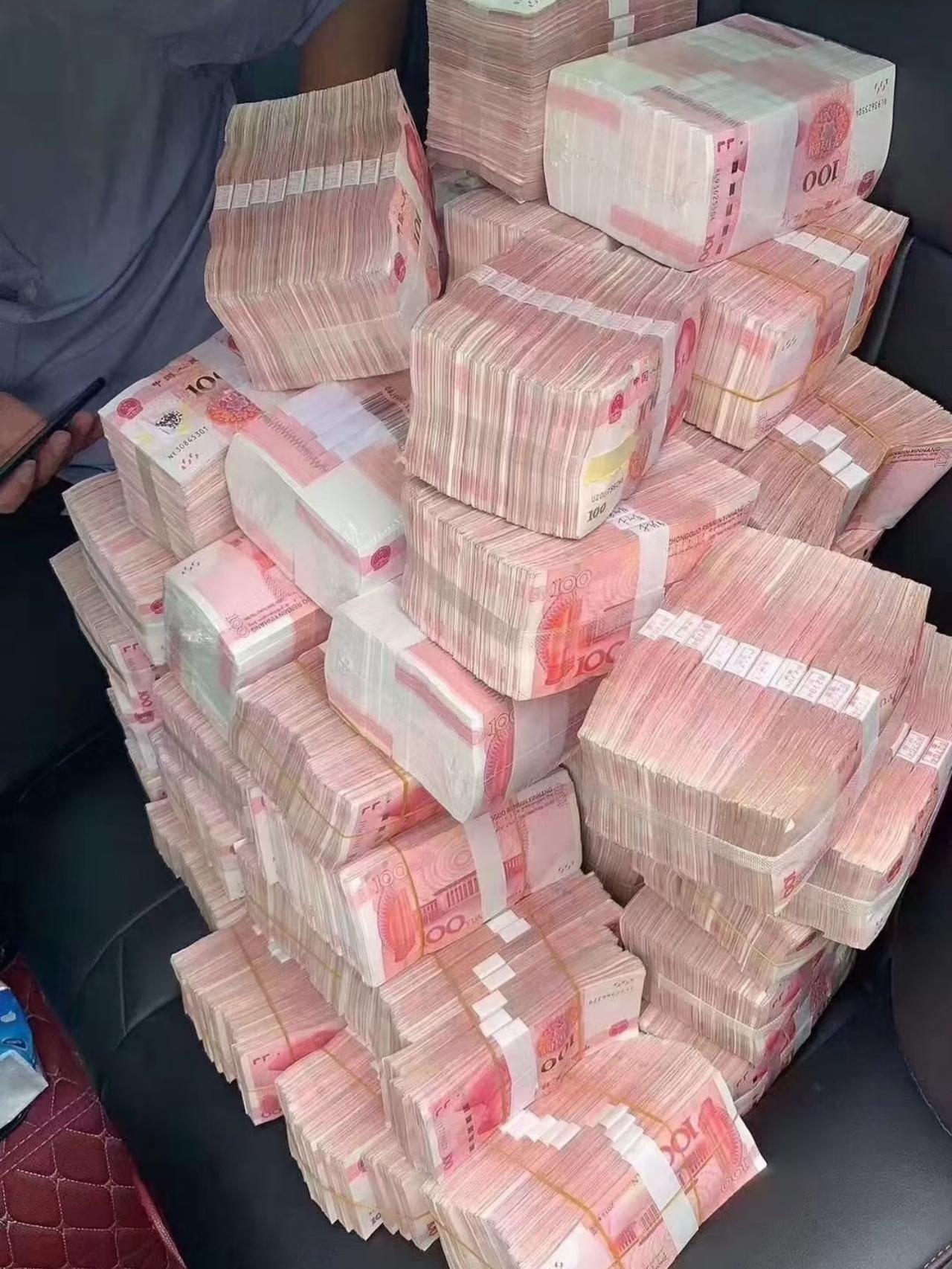 发现没，
存款一旦达到50万，
它就开始由内而外地滋养人了。

这笔钱算不上财富