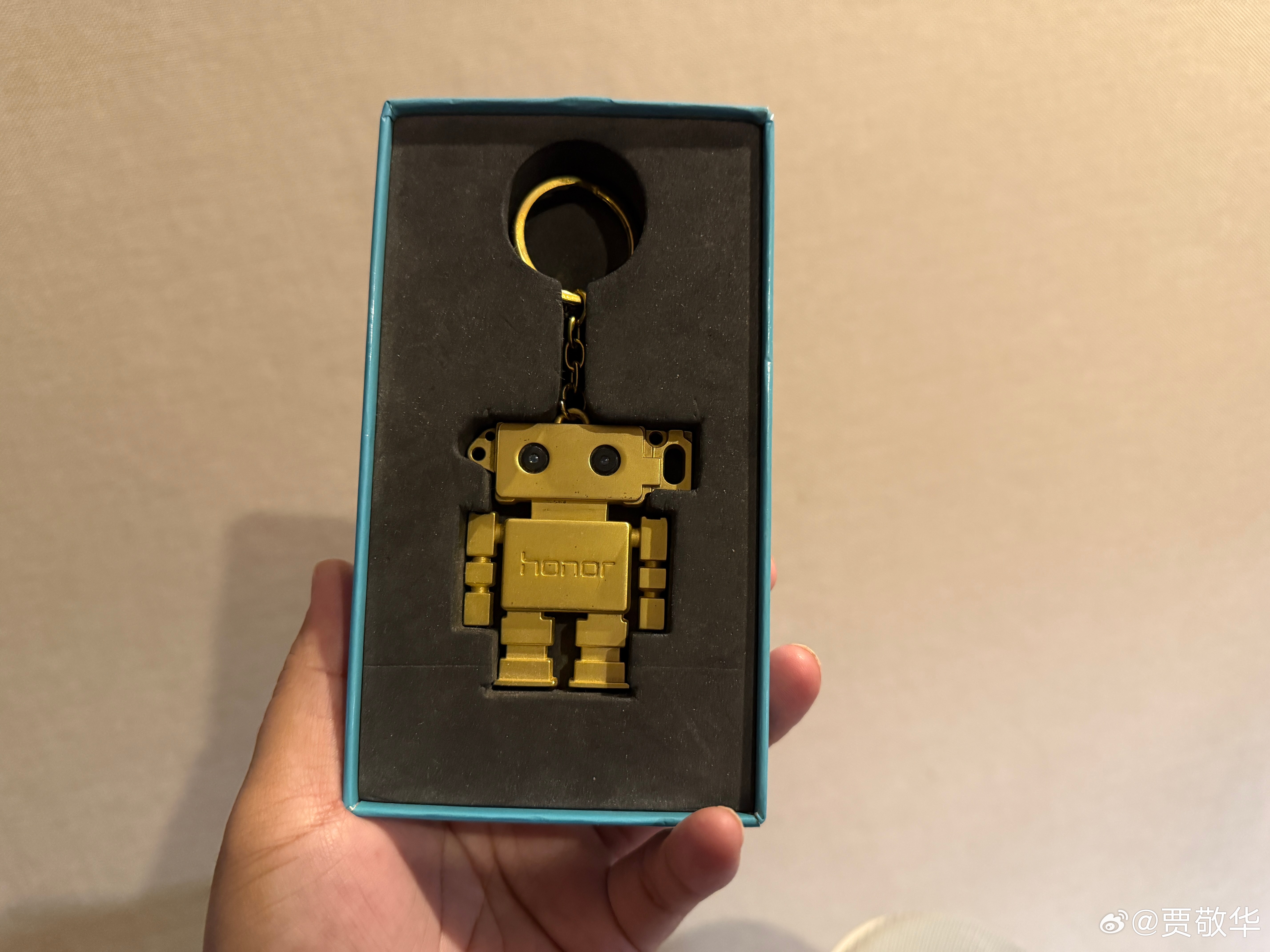 刚找到一个非常经典的邀请函，估计没有几个人认识吧。不客气的说，认识这个邀请函的人