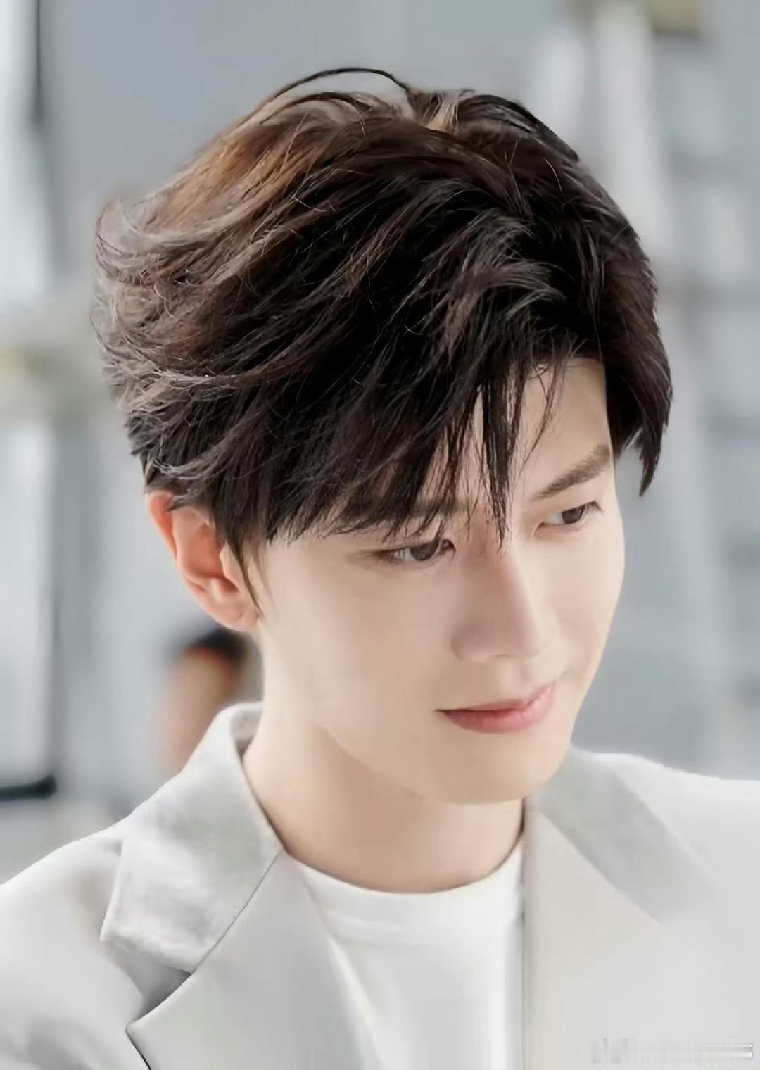 明星权利榜    为任嘉伦签到