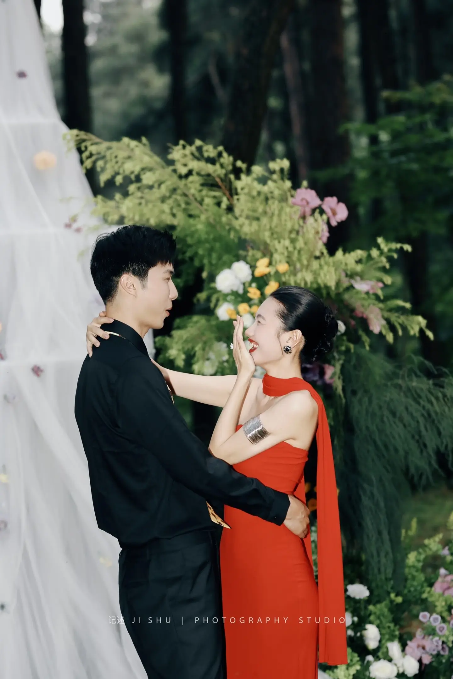 “你要去爱一个本身就很好的人”很爱很爱很爱很爱你～
去爱一个本身就很好的人。
过分美丽了有点，发几张给大家看看吧哈哈哈哈哈别限我流了求求😭