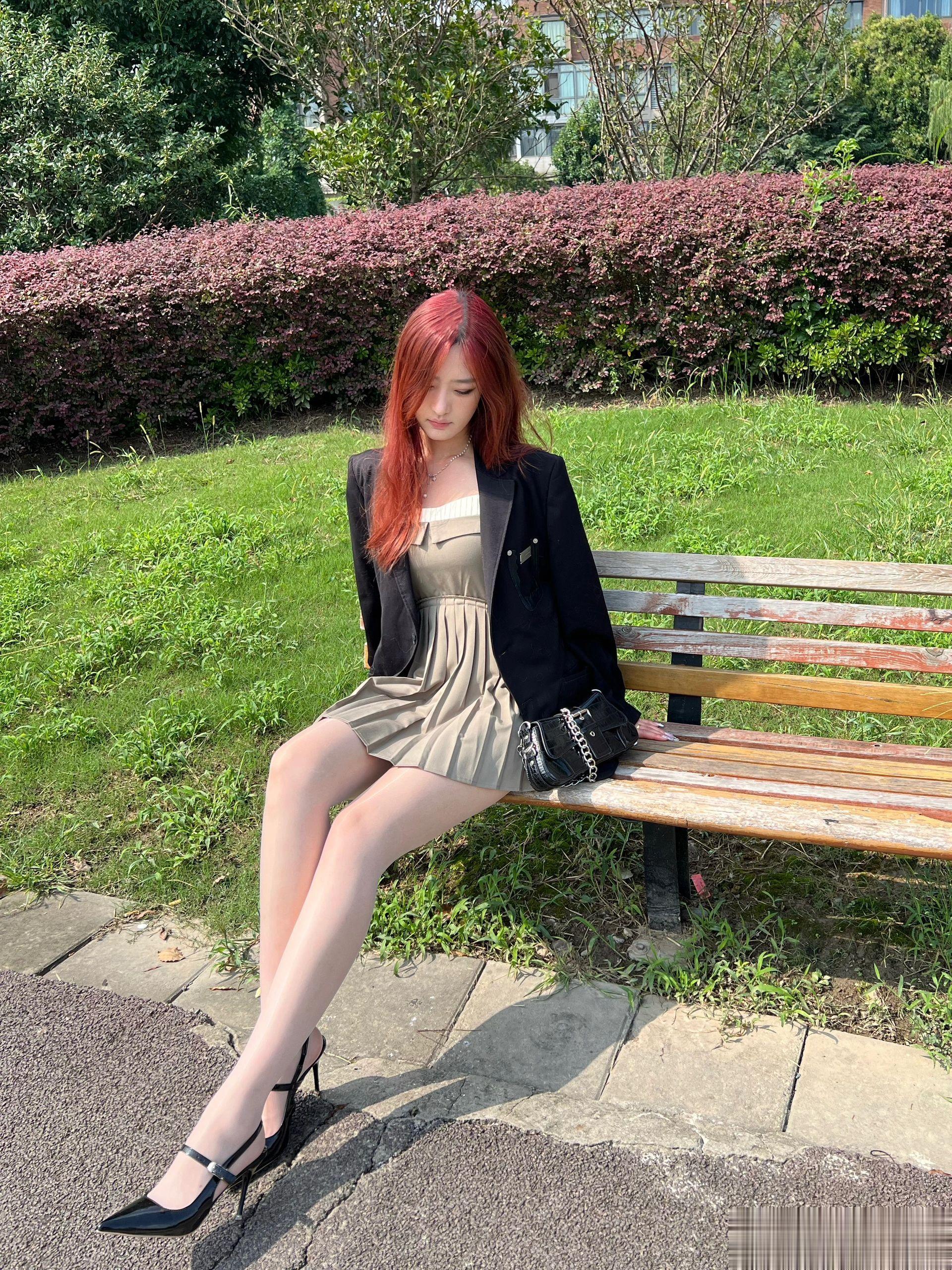 红发少女 ​​​