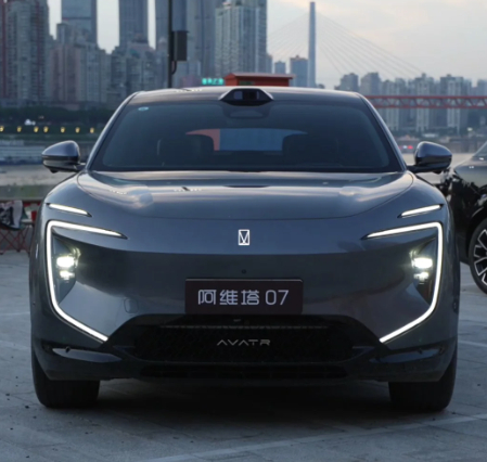 整合不误上市。阿维塔总裁陈卓明确表示，与深蓝战略协同不影响赴港上市计划，仍按当前