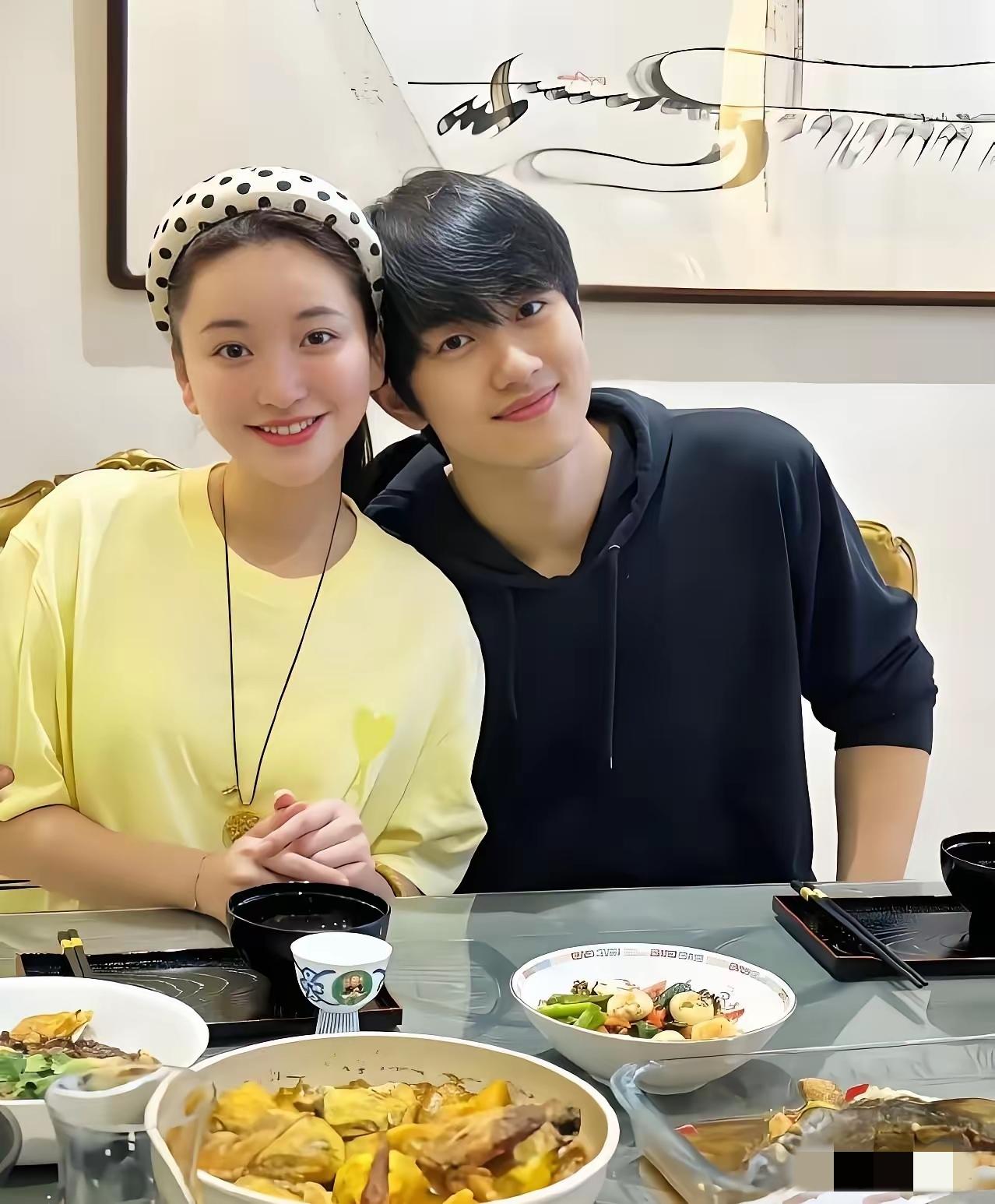 本来以为金莎阿姨只是玩玩，结果人家和小奶狗修成正果了……

想想也是，两人以一百