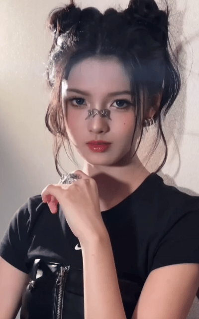 玩偶想让艾米演阿，年龄也合适然后虽然不够女主描述漂亮，但也能接受文淇演你们不是都