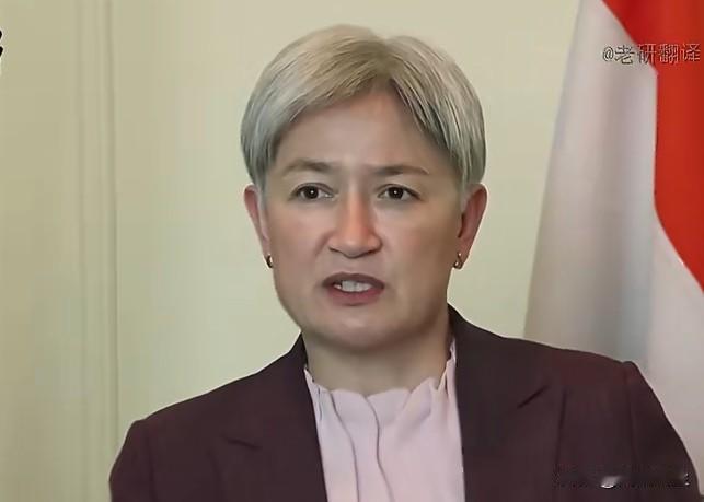 四方安全对话期间，澳大利亚外长黄英贤表示，全世界都希望中美合作，实现和平共存。她