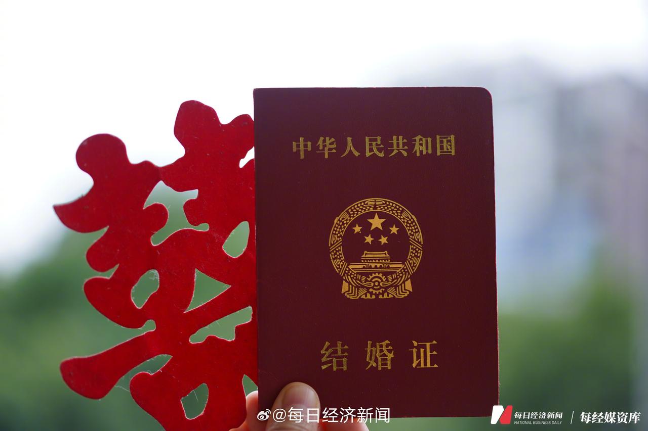 底线彻底打破，现实藏不住！
2025年10月1日，北京，民政部发布民政事业统计公